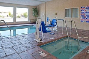 Outdoor pool - Americas Best Value Inn (River Falls)