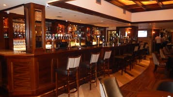 2 bars/lounges