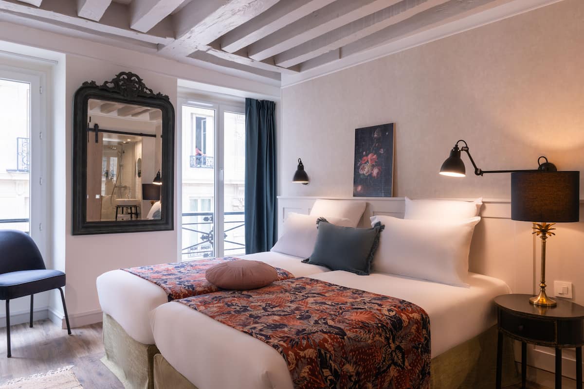 Ropa de cama de alta calidad y minibar