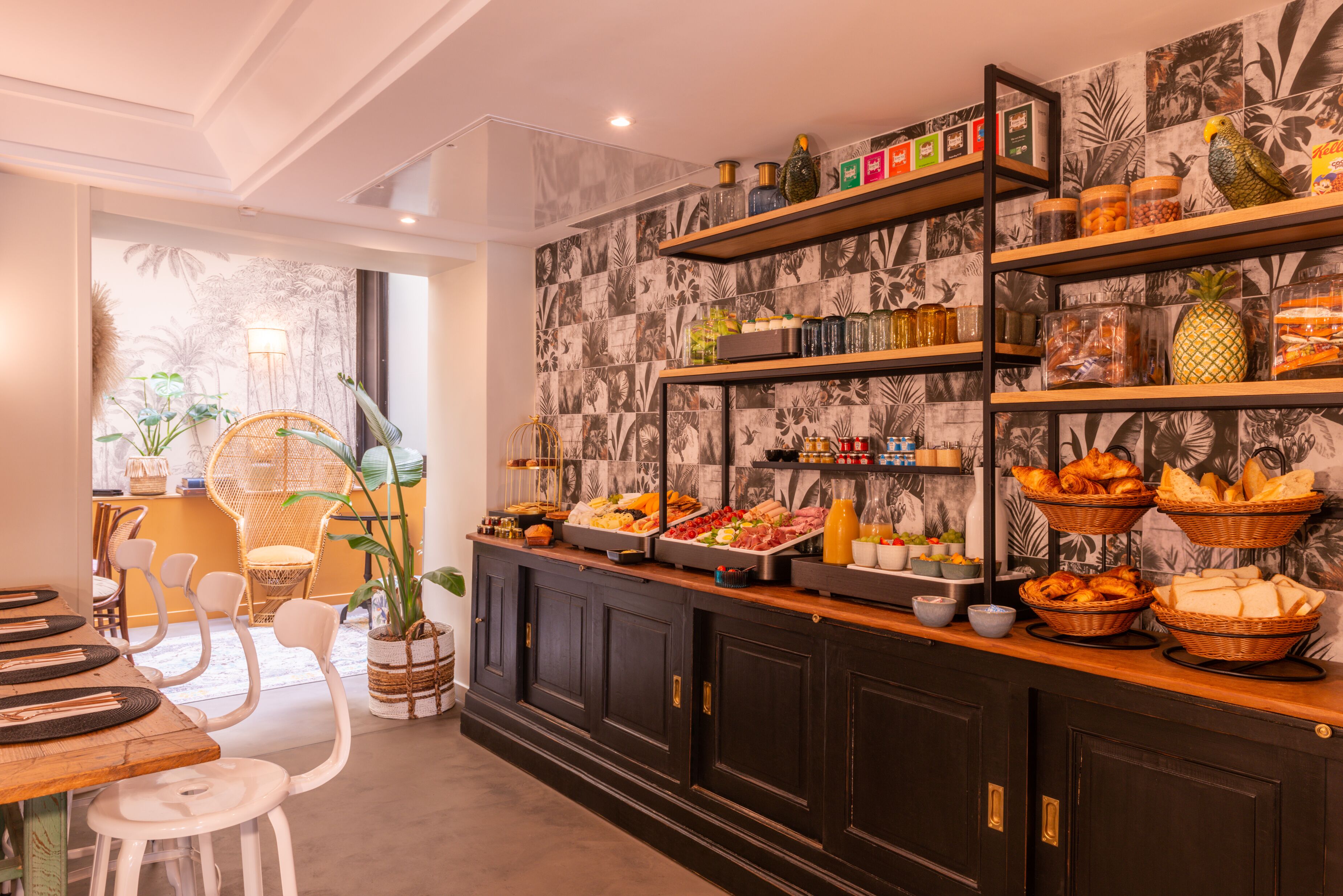 daily buffet breakfast (eur 16 per person)