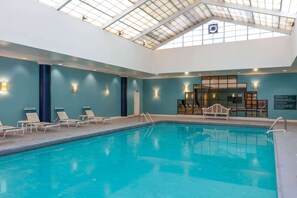 Indoor pool, sun loungers