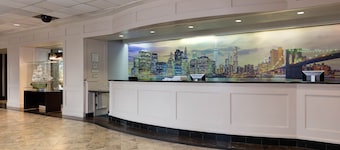 La Quinta Inn & Suites by Wyndham Secaucus Meadowlands