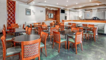 Café da manhã com buffet todos os dias mediante uma taxa