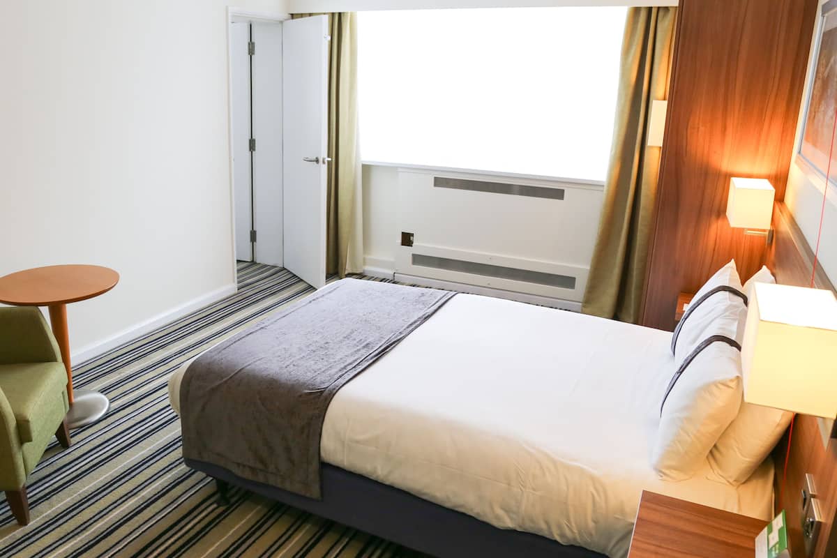Standard Room, 1 Double Bed, Accessible | Minibar, in-room safe, desk, laptop workspace
