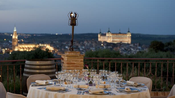 Outdoor dining - Hotel Cigarral del Alba (Toledo)