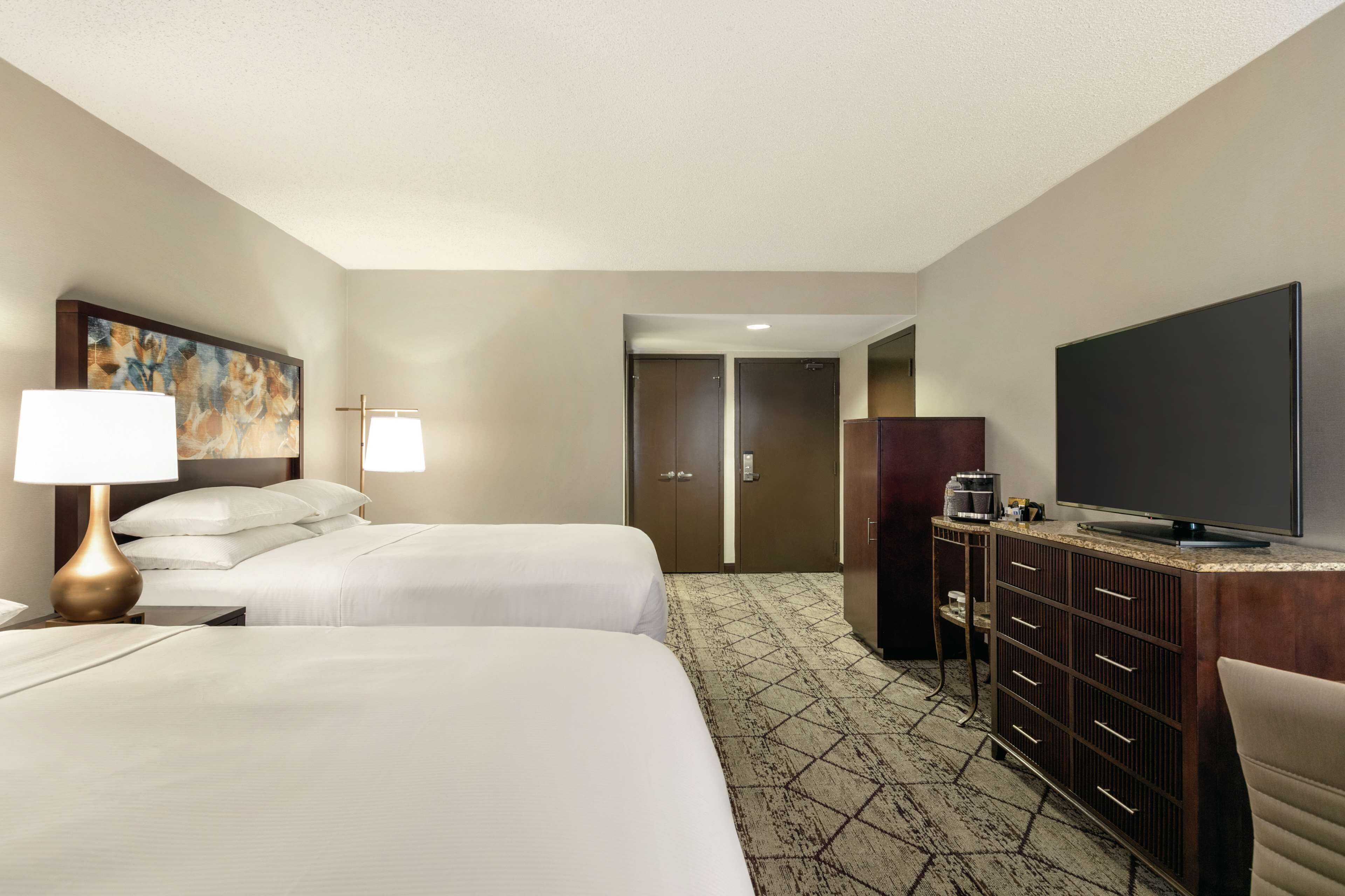 Premium bedding, in-room safe, desk, laptop workspace