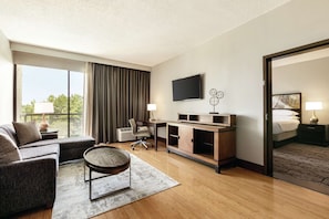 Premium bedding, in-room safe, desk, laptop workspace