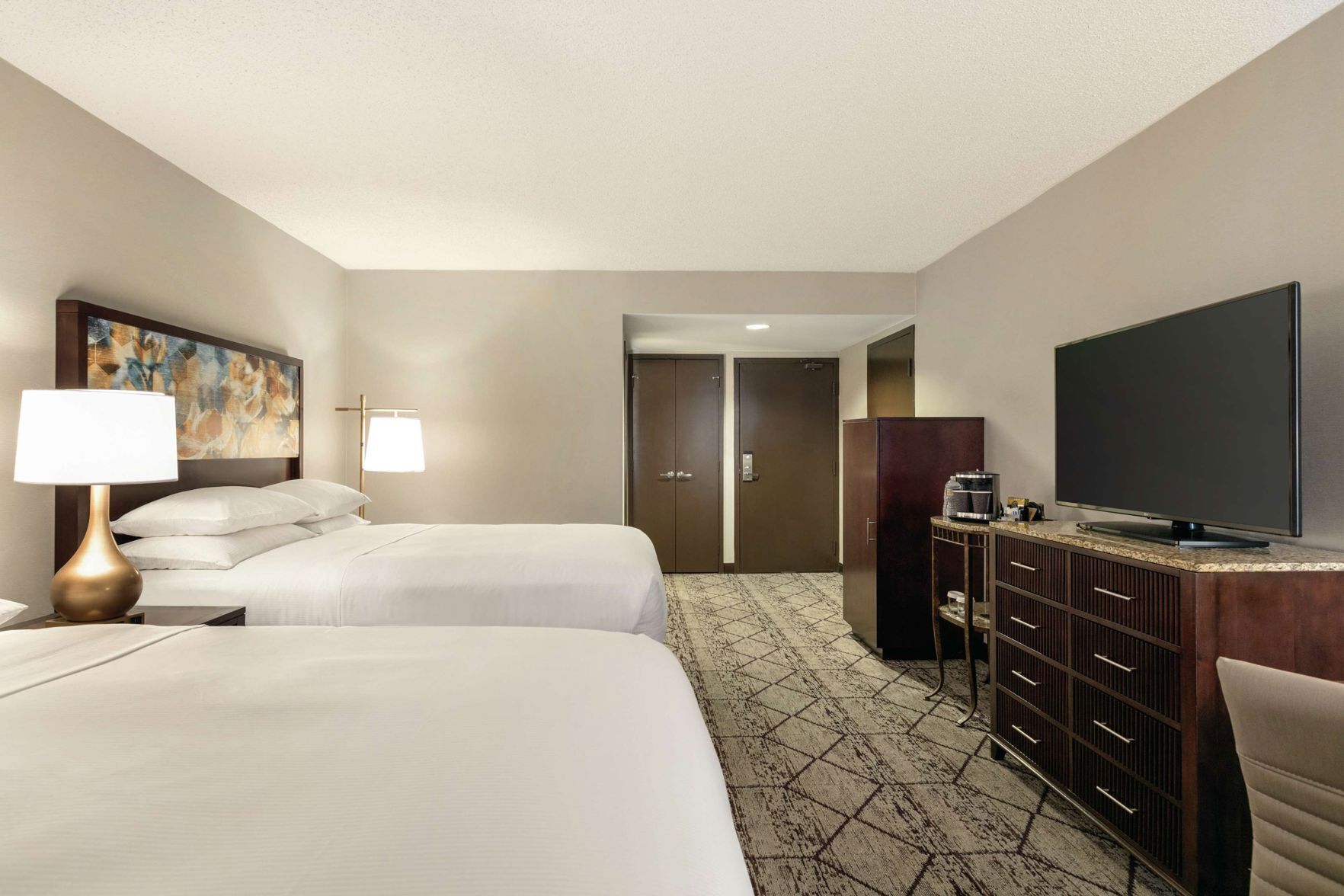 Premium bedding, in-room safe, desk, laptop workspace