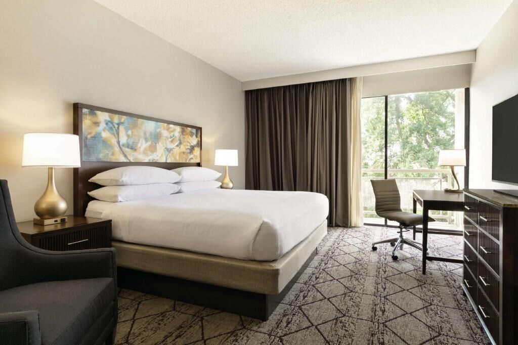 Premium bedding, in-room safe, desk, laptop workspace