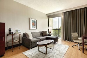 Premium bedding, in-room safe, desk, laptop workspace