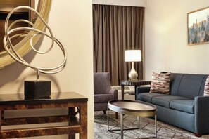 Premium bedding, in-room safe, desk, laptop workspace