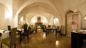 ランチ、ディナーに営業