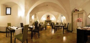 Lunch and dinner served, local cuisine