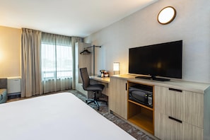 Zimmer, 1 King-Bett und Schlafsofa, Nichtraucher | Hochwertige Bettwaren, Schreibtisch, Verdunkelungsvorhänge