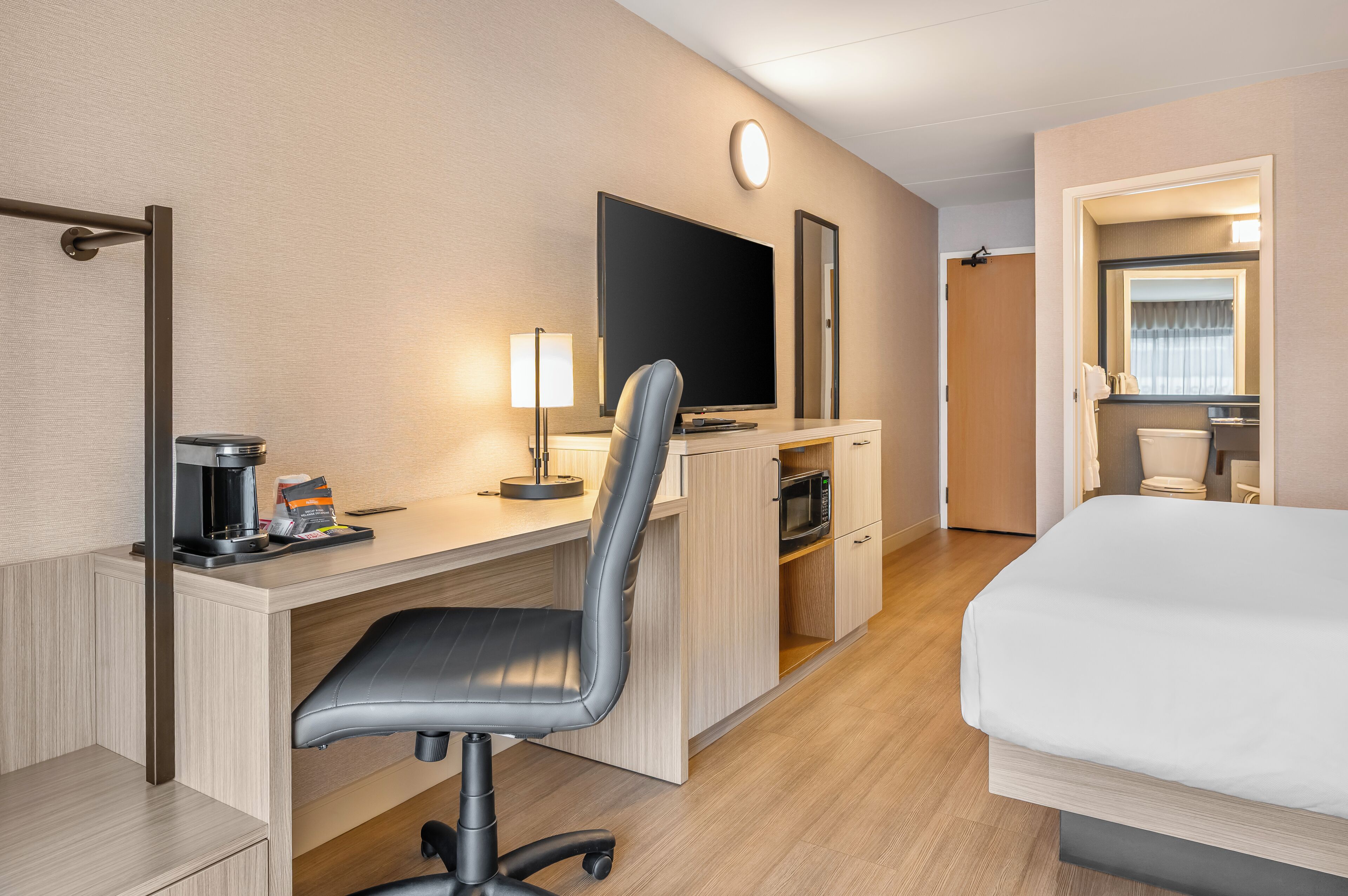 Zimmer, 1 King-Bett und Schlafsofa, barrierefrei, Nichtraucher