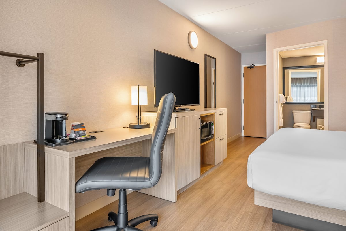 Zimmer, 1 King-Bett und Schlafsofa, barrierefrei, Nichtraucher