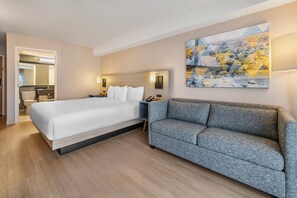 Room, 1 King Bed with Sofa bed, Accessible, Non Smoking | Premium bedding, desk, blackout curtains, soundproofing - Comfort Inn Laval (Laval)