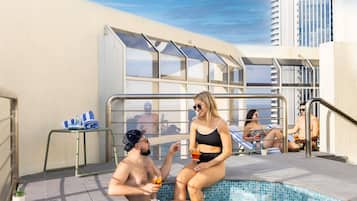 Penthouse, 4 kamar tidur | Seprai antialergi, brankas, meja kerja, dan tirai kedap cahaya