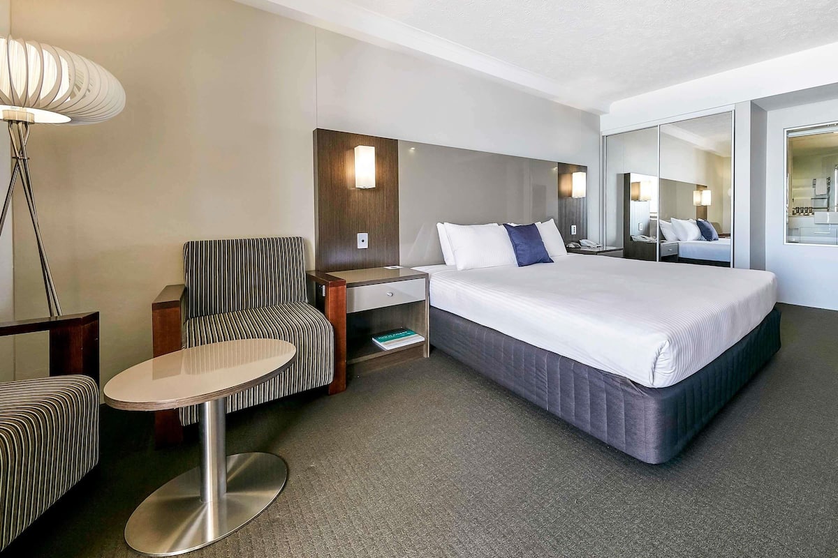 Habitación ejecutiva, 1 cama King size, vista al océano | Ropa de cama hipoalergénica y caja de seguridad en la habitación