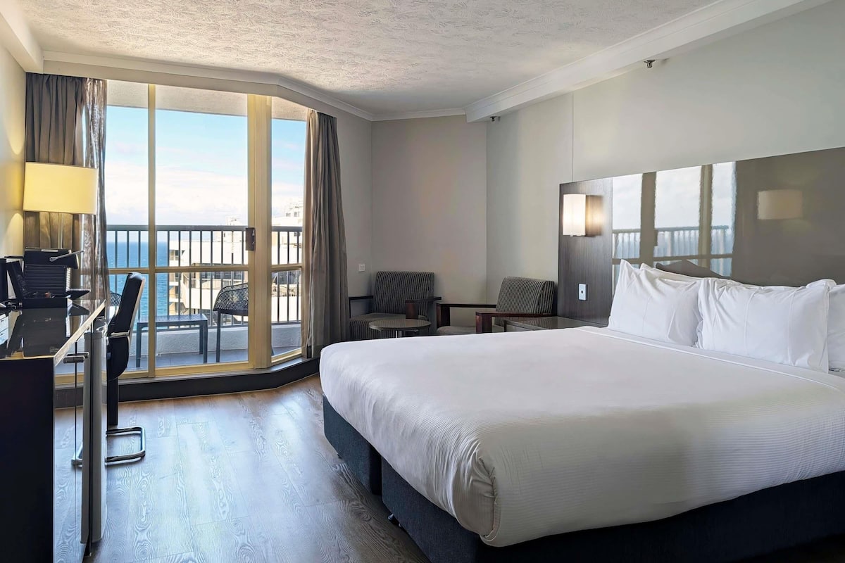 Executive-Zimmer, 1 King-Bett, Meerblick | Allergikerbettwaren, Zimmersafe, Schreibtisch, Verdunkelungsvorhänge