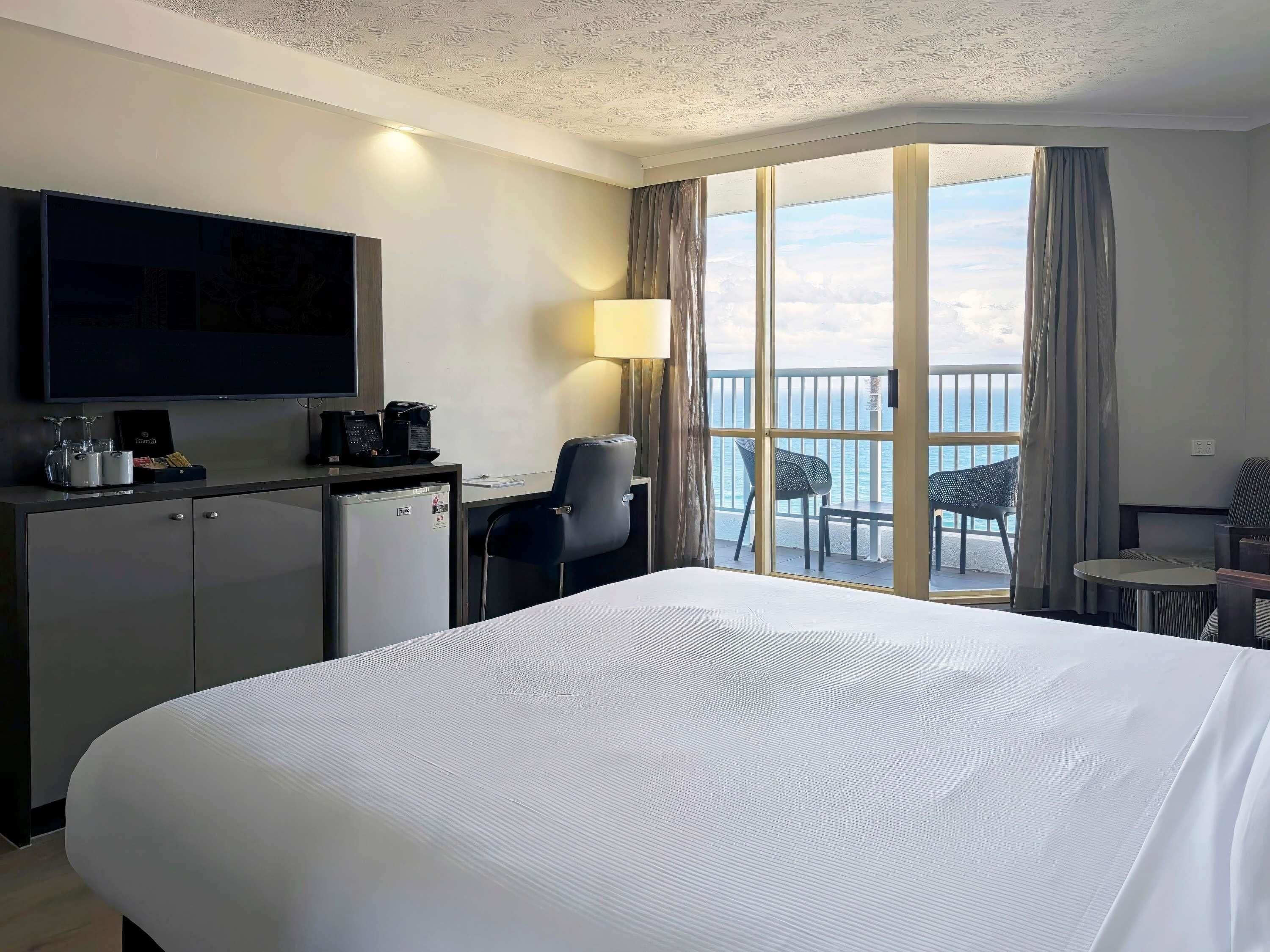 Executive Room, 1 King Bed, Ocean View | Hypo-allergenic bedding, in-room safe, desk, blackout drapes