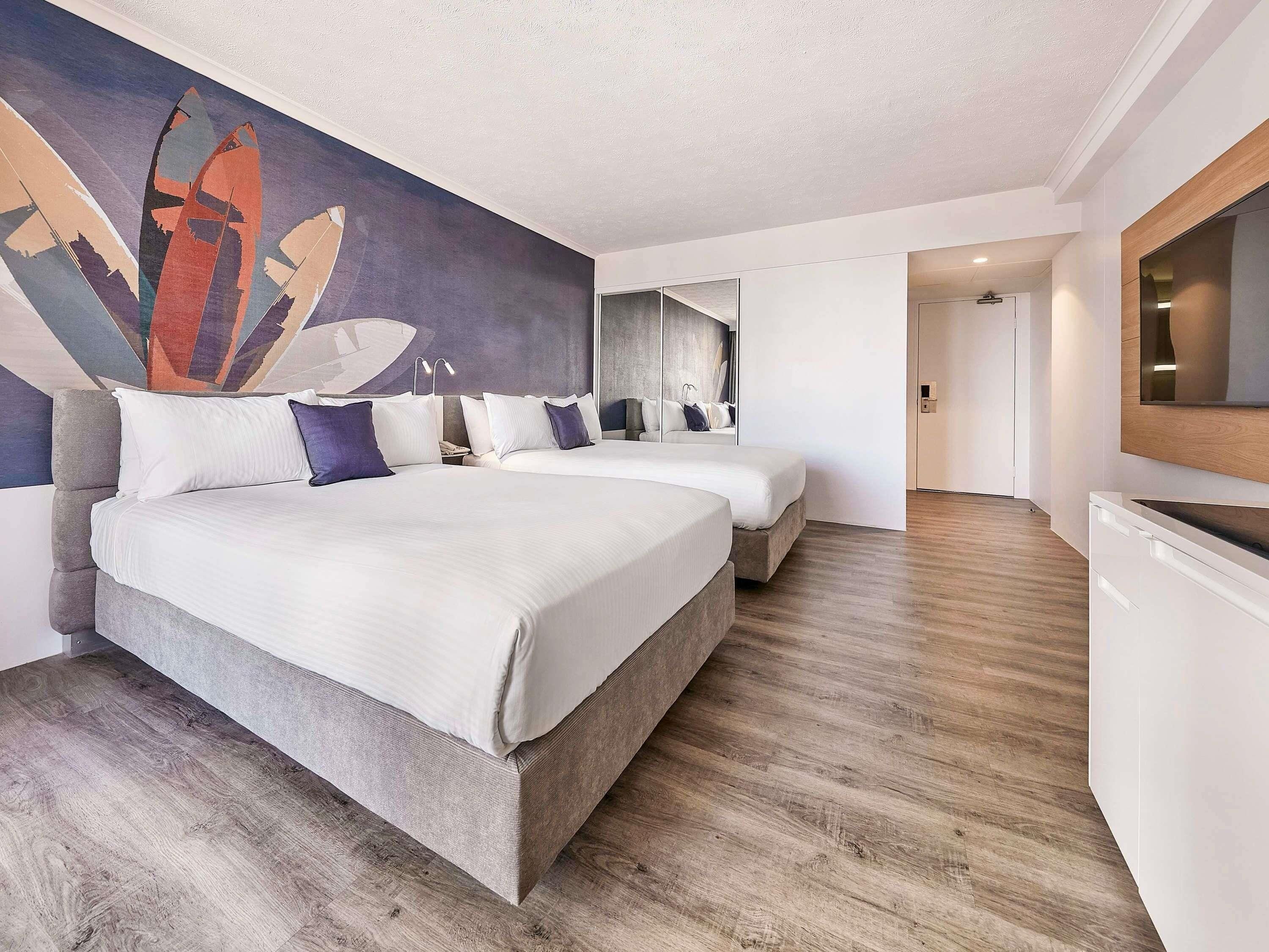 防过敏的被褥、客房内保险箱、办公桌、遮光窗帘