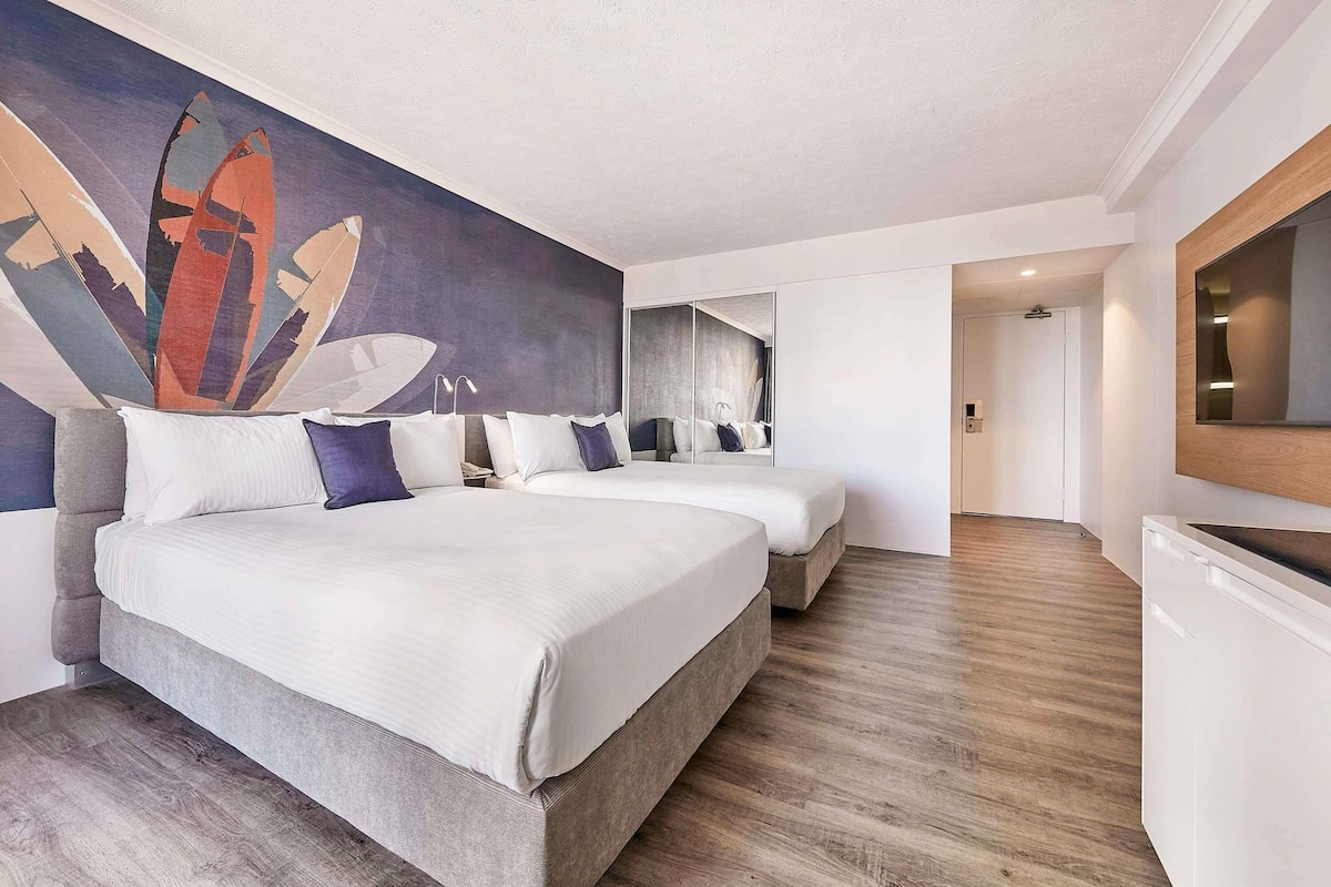 防过敏的被褥、客房内保险箱、办公桌、遮光窗帘