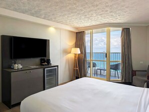 Hypo-allergenic bedding, in-room safe, desk, blackout curtains - Novotel Surfers Paradise (Surfers Paradise)