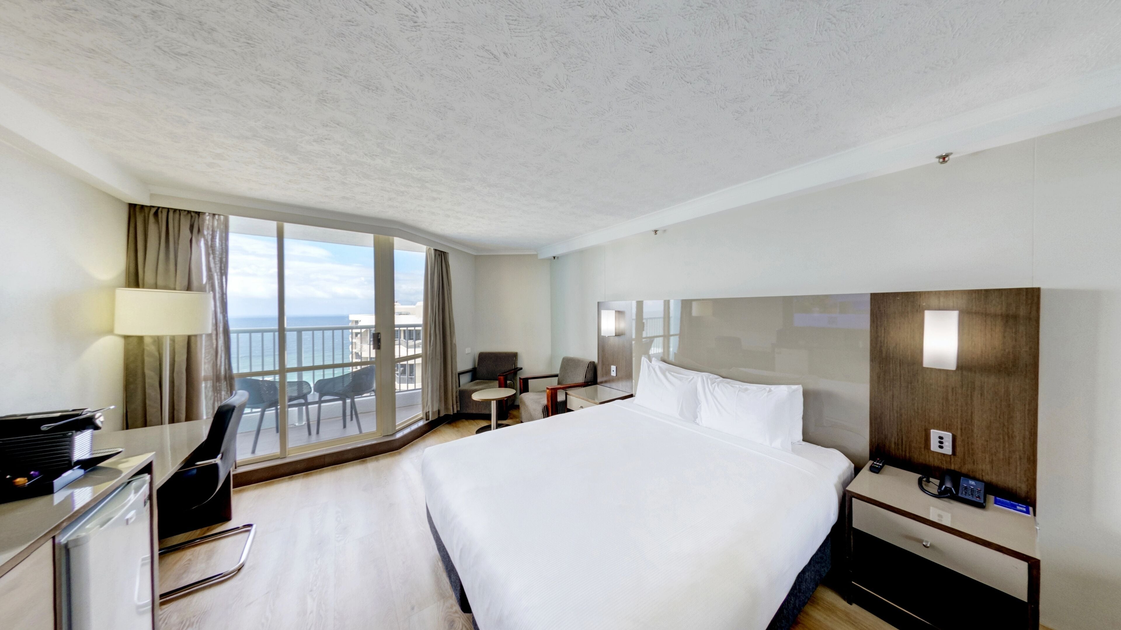 Hypo-allergenic bedding, in-room safe, desk, blackout curtains