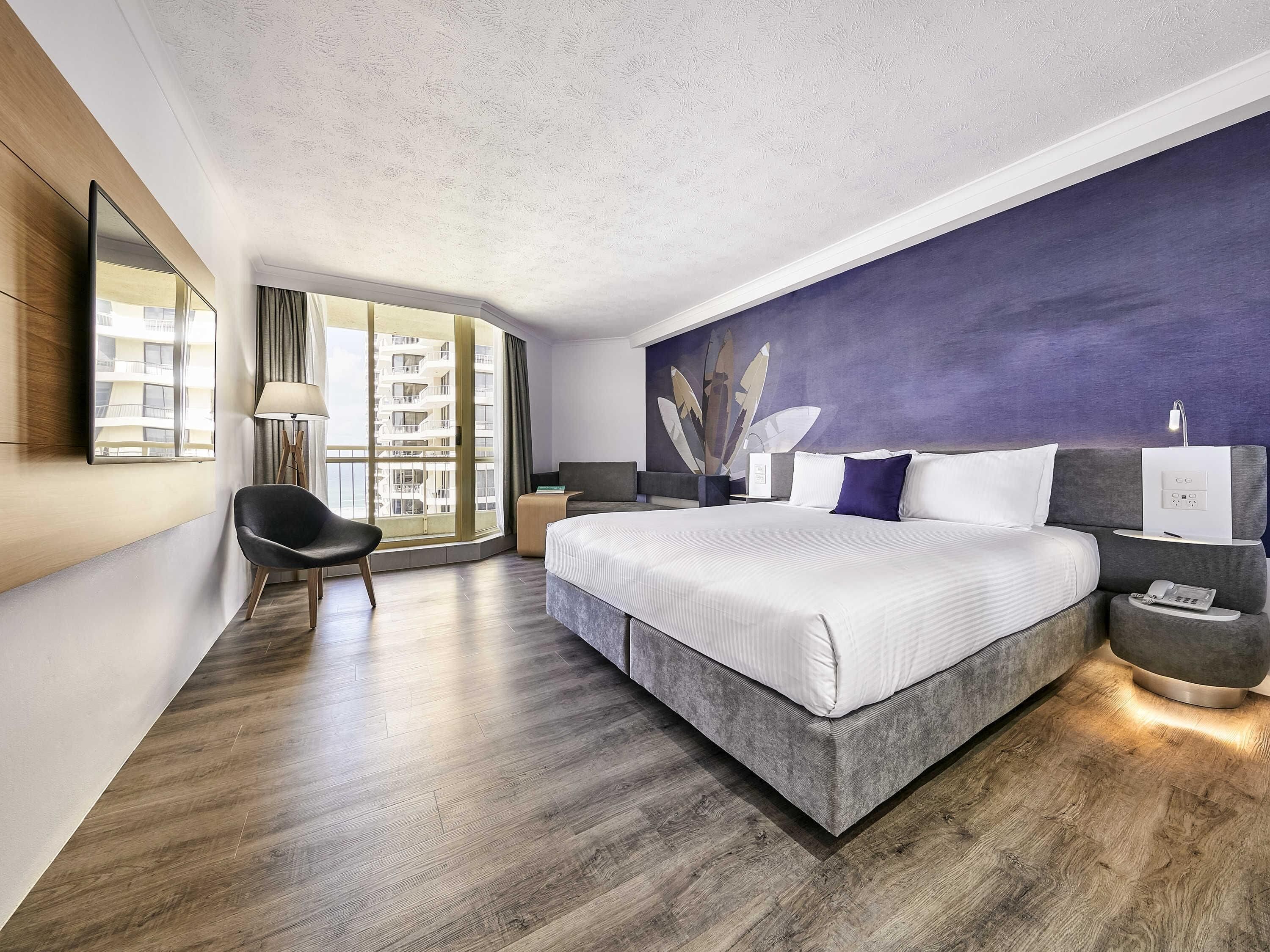 防敏寢具、房內夾萬、書桌、遮光窗簾/窗簾