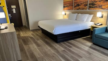 Suite, 1 très grand lit, non-fumeur | Coffre-fort, bureau, fer et planche à repasser, lit de bébé (gratuit)