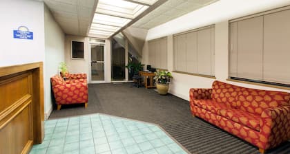 Days Inn by Wyndham Norman