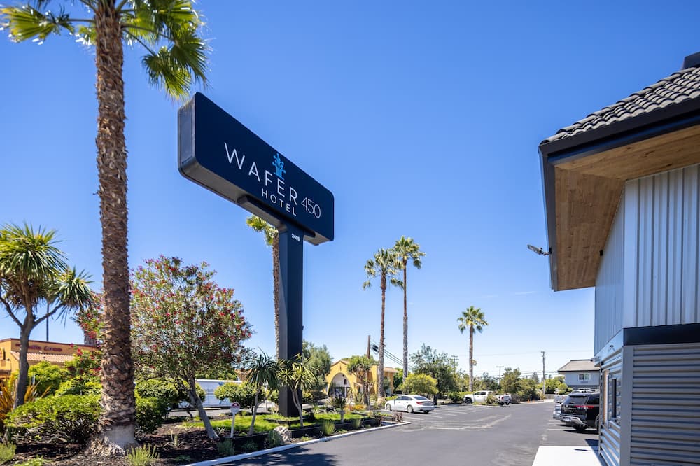 WAFER 450 Hotel
