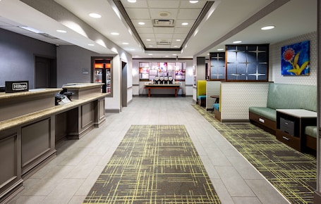 Reception. Hampton Inn & Suites Mobile I-65@ Airport Blvd