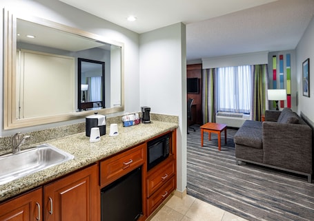 Fridge, microwave, coffee/tea maker. Hampton Inn & Suites Mobile I-65@ Airport Blvd