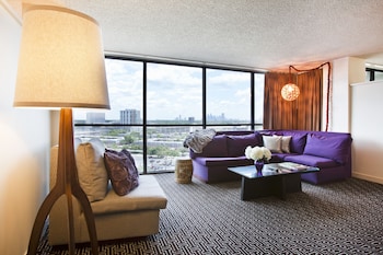 Suite, 1 King Bed, Balcony, City View | Egyptian cotton sheets, premium bedding, down comforters, pillowtop beds at The Greenleigh, River Oaks, Autograph Collection