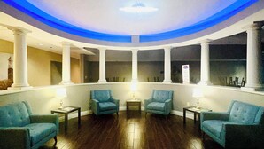 A lobby with a circular seating area, white columns, and a blue ceiling. - Baymont Inn & Suites by Wyndham Lafayette/Purdue Area (Lafayette)