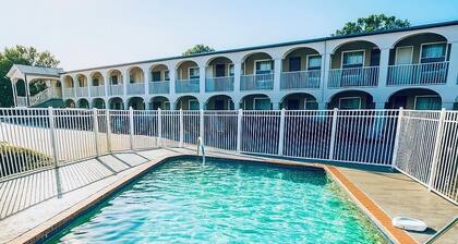 Days Inn by Wyndham Bradenton I-75