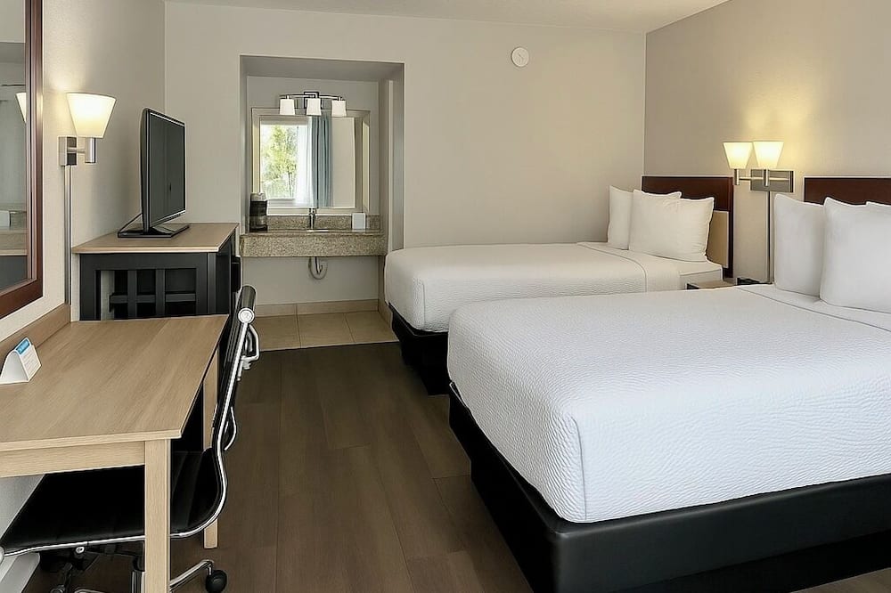 Days Inn by Wyndham Bradenton I-75