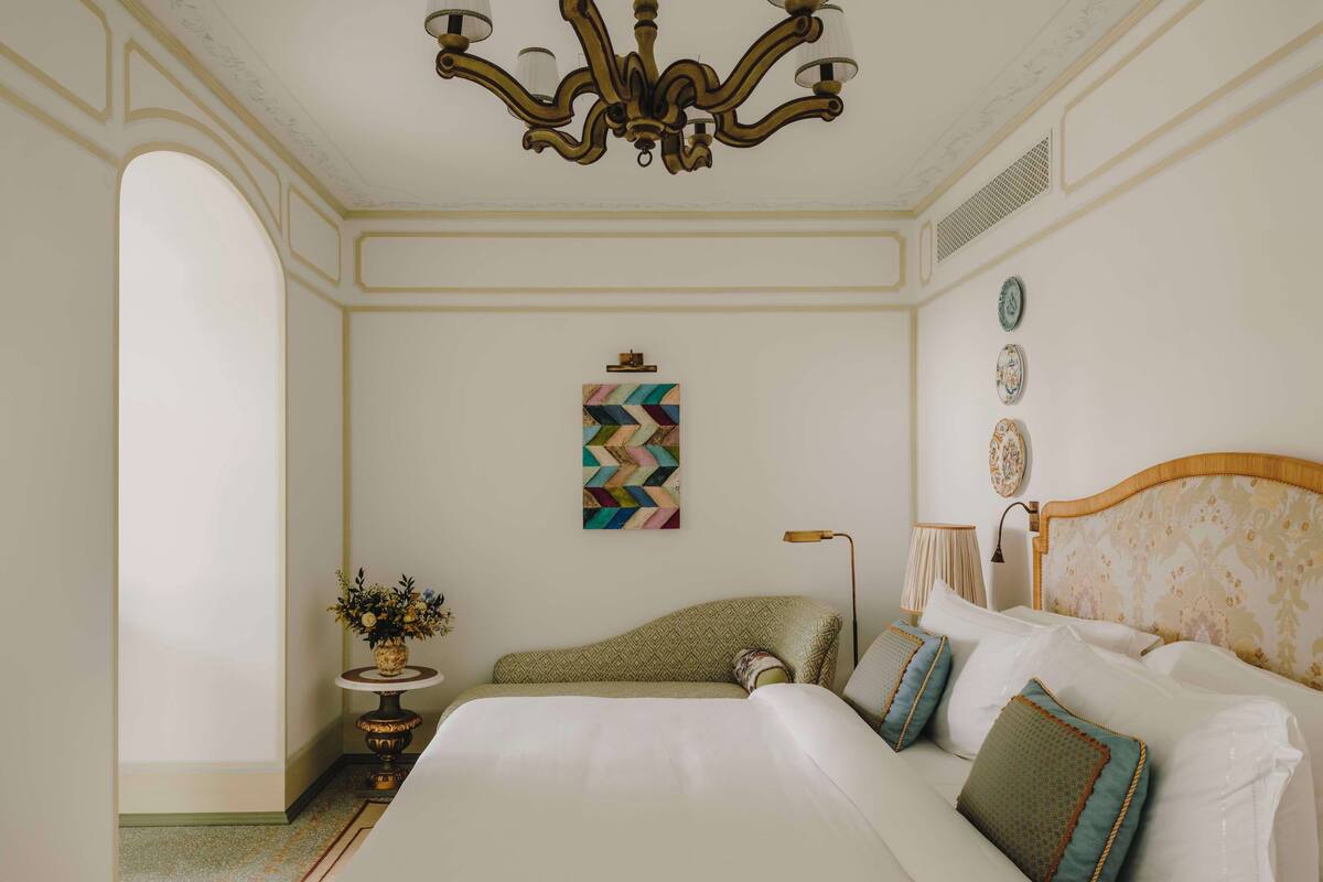Junior Suite (Smeraldo) | Hypo-allergenic bedding available, down comforters, minibar