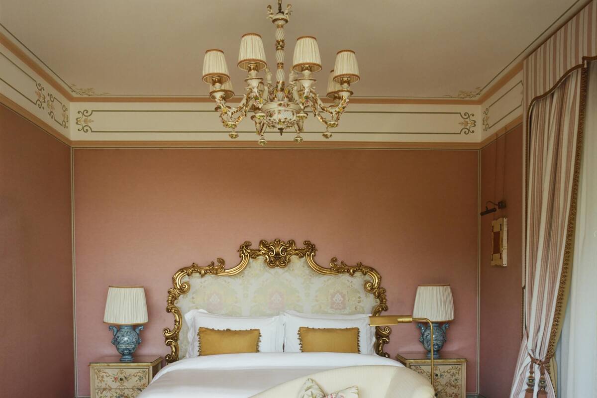 Suite (Baronessa) | Hypo-allergenic bedding available, down comforters, minibar