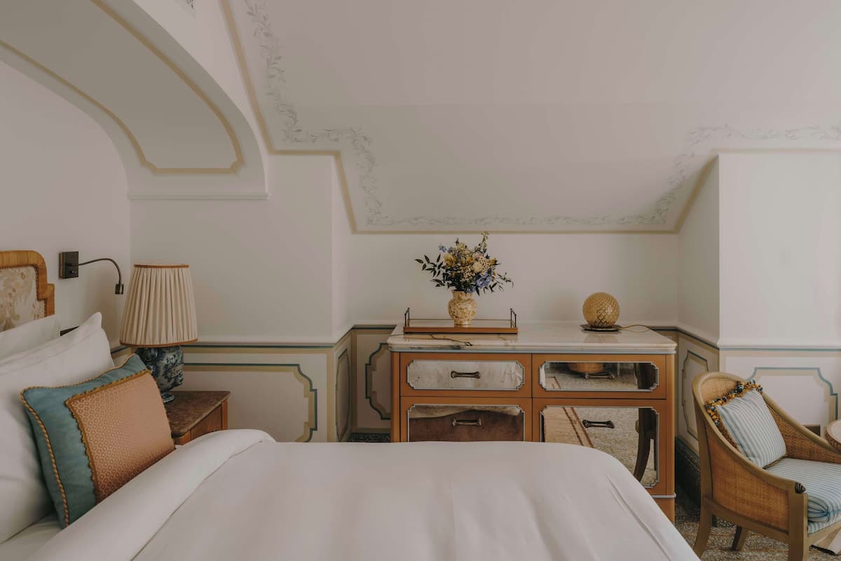 1 bedroom, hypo-allergenic bedding, down duvets, minibar