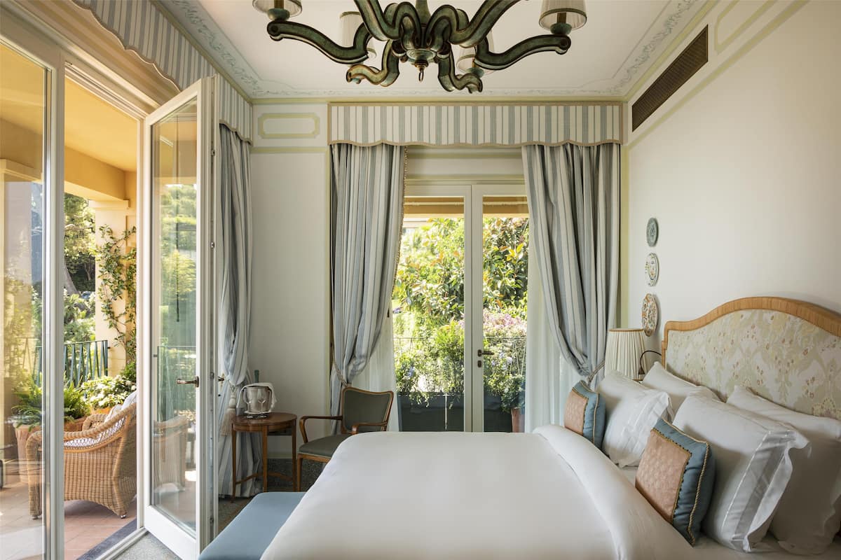 Premium Room | Hypo-allergenic bedding, down comforters, minibar, in-room safe