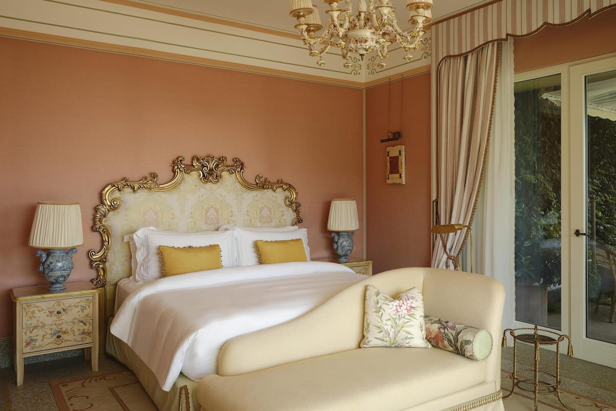 1 bedroom, hypo-allergenic bedding, down duvets, minibar