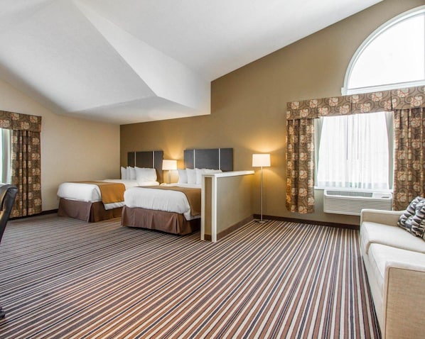Premium bedding, desk, iron/ironing board, free WiFi