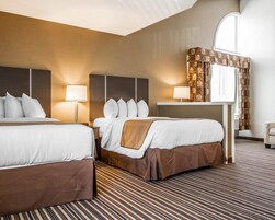 Premium bedding, desk, iron/ironing board, free WiFi