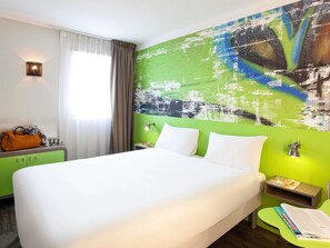 1 bedroom, premium bedding, desk, soundproofing