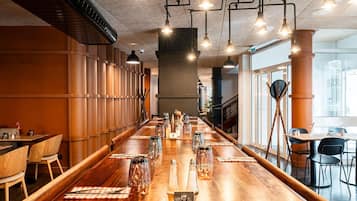 Se sirven desayunos, comidas, cenas y cocina francesa