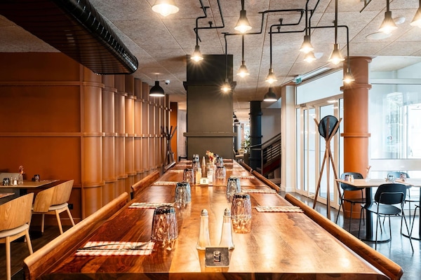 Breakfast, lunch, dinner served; French cuisine