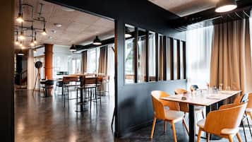 Se sirven desayunos, comidas, cenas y cocina francesa